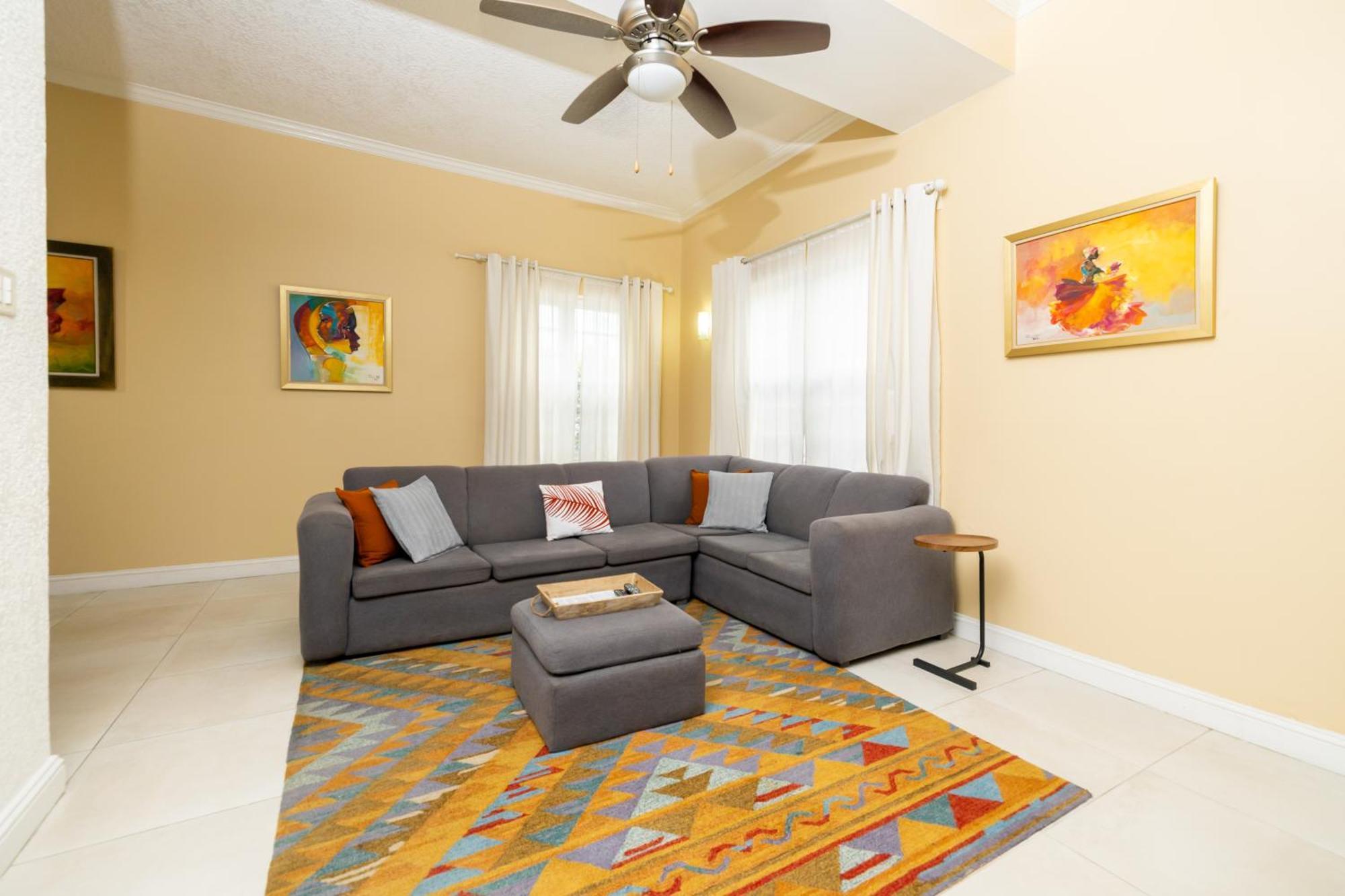 Choose To Be Happy At The Westbury - Two Bedroom Apartment Kingston Exterior photo